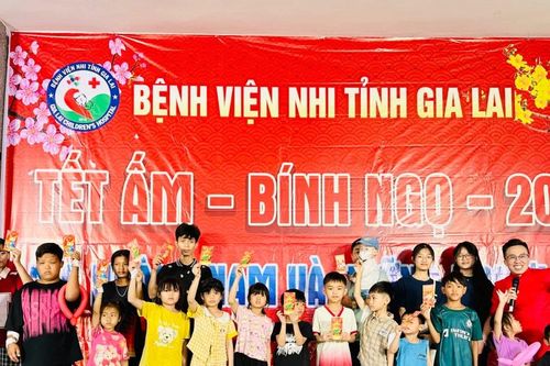 Tết ấm đến với bệnh nhi Gia Lai