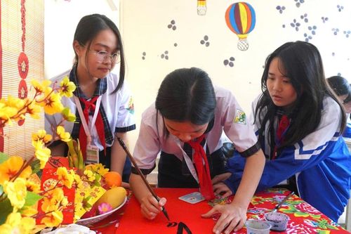 Giữ hồn Tết Việt trong sân trường