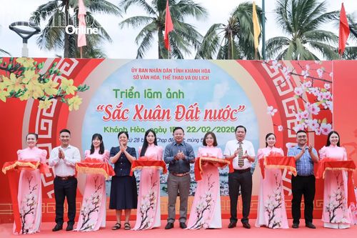 Khai mạc triển lãm ảnh 'Sắc xuân đất nước' và gian hàng Tết