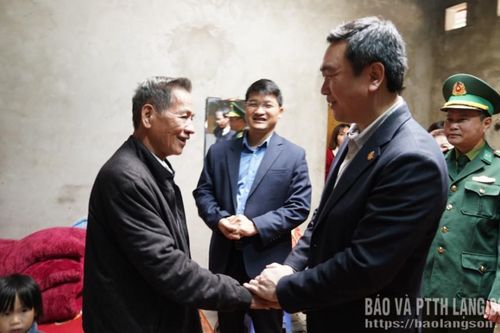 Chủ tịch UBND tỉnh thăm, chúc tết các gia đình bị ảnh hưởng bởi dự án tuyến cao tốc cửa khẩu quốc tế Hữu Nghị – Chi Lăng