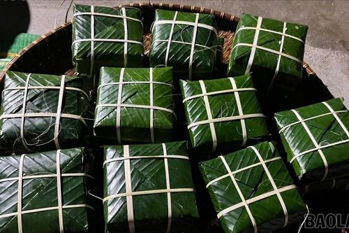 Những đôi bàn tay 'dệt' nên hương vị Tết.