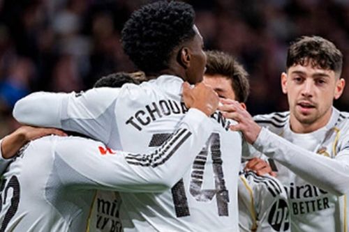 Real Madrid vùi dập Real Sociedad 4-1: Vinicius rực sáng đưa Los Blancos lên đỉnh bảng