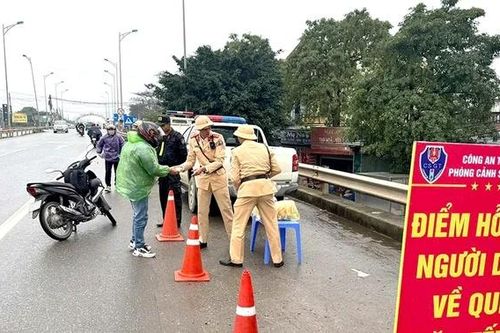 Phòng Cảnh sát giao thông Công an tỉnh lập 23 điểm hỗ trợ người dân về quê đón Tết