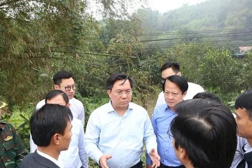 Chủ tịch UBND tỉnh Trần Duy Đông: Hoàn thành bắc cầu phao qua Sông Lô trong ngày 15/2