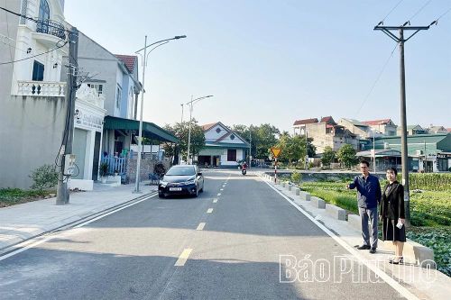 Những con đường ý Đảng, lòng dân