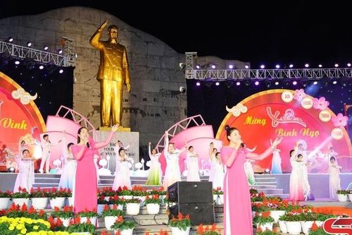 Tổng duyệt chương trình nghệ thuật 'Sơn La - Khúc ca chào Xuân'