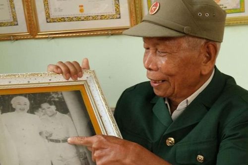 Tiếc nhớ một người anh hùng