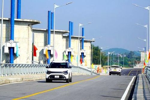 Đập dâng lớn nhất Quảng Ngãi thông xe, người dân phấn khởi đi lại dịp Tết
