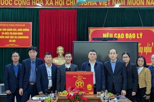 Hà Nội trao hơn 2,7 triệu suất quà Tết tới người có công, hoàn cảnh khó khăn