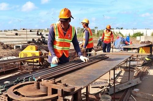 Công trường thi công Bệnh viện Đa khoa Cà Mau 1.200 giường không ngơi nghỉ ngày cận Tết