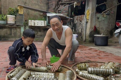 Gói bánh chưng ở Yên Thượng – Tết về từ bếp lửa làng quê