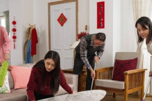 Dọn nhà đón Tết đúng cách sẽ giữ an toàn xương khớp, tránh chấn thương