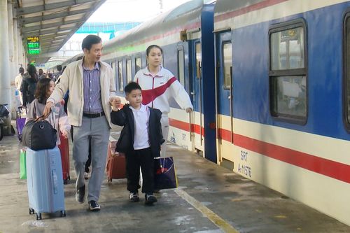 Đảm bảo an toàn đường sắt cho người dân dịp Tết Nguyên đán