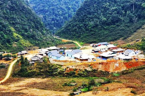 Gieo mùa xuân trên vùng đất đau thương