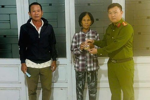 Công an xã nhanh chóng tìm lại hơn 1 lượng vàng trả cho người dân