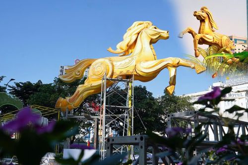 Linh vật ngựa gây sốt khắp 3 miền dịp Tết Bính Ngọ 2026