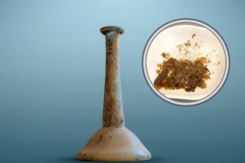 Lọ thuốc 1.900 năm tuổi hé lộ bí mật gây sốc về y học La Mã cổ đại