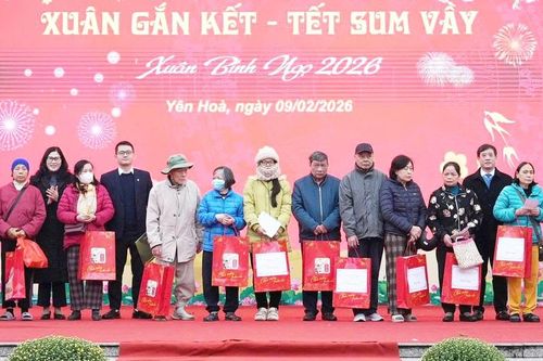 Tết ấm áp nghĩa tình