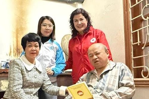 Giảng Võ: Gần 200 suất quà Tết trao tặng gia đình khó khăn, người yếu thế