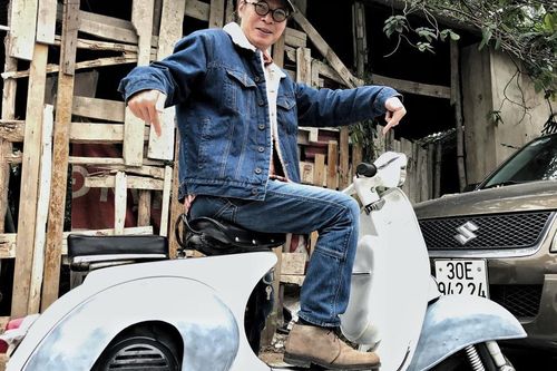 Đạo diễn Trần Lực phim 'Tết này ai đến xông nhà' tuổi U70 vẫn lịch lãm, tâm huyết với nghề diễn