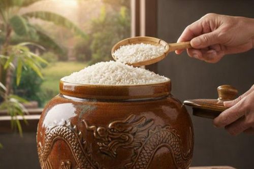 'Kích tài lộc' đầu năm bằng đặt hũ gạo theo cách này, gia chủ may mắn, tiền vào như nước, đếm mỏi tay