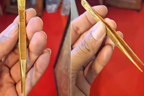 Mang nhíp vàng đi kiểm tra, người đàn ông sốc nặng khi bán được 100 triệu đồng