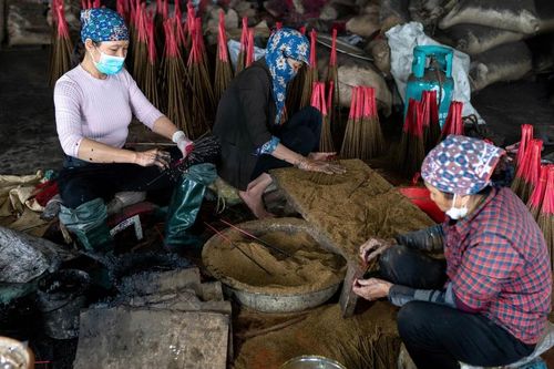 Làng làm hương truyền thống tất bật những ngày cận Tết 2026