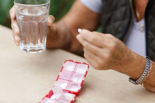 5 điều cần lưu ý khi dùng thuốc cho người cao tuổi dịp Tết