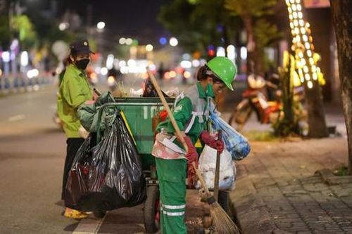 Những người làm đẹp phố phường ngày Tết