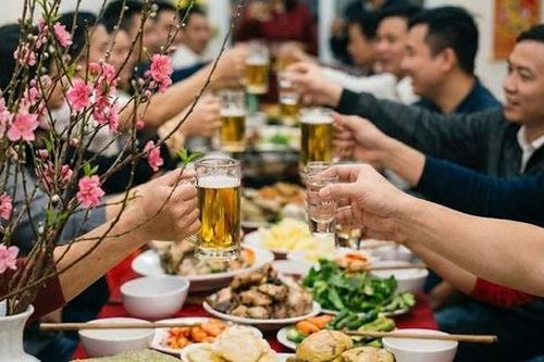 Cảnh báo những hệ lụy sức khỏe do lạm dụng rượu bia dịp Tết