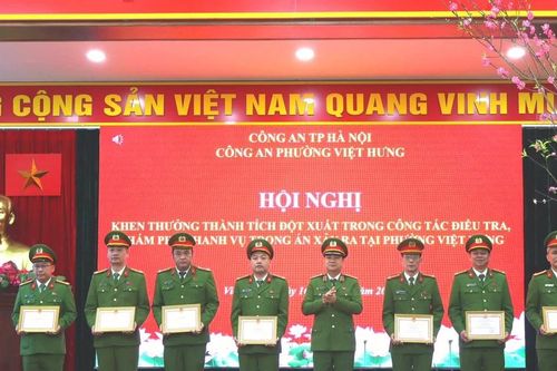 Khen thưởng đột xuất các tập thể, cá nhân xuất sắc trong điều tra vụ án mạng