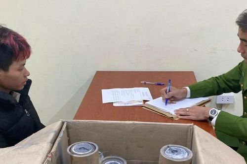 'Thủ' 16 khối pháo nổ đem bán kiếm lời