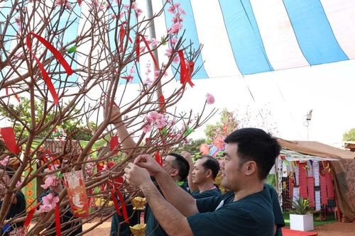Không gian Tết Việt nơi tuyến đầu gìn giữ hòa bình