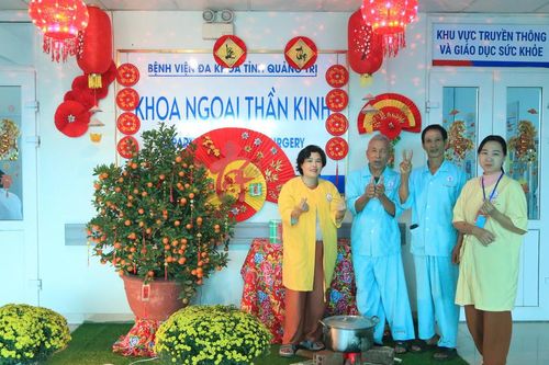 Chăm lo cho bệnh nhân ở lại bệnh viện trong dịp Tết Nguyên đán