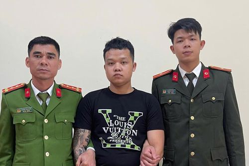Bắt đối tượng truy nã từ Campuchia về quê ăn Tết