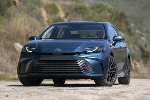 Nghịch lý của Toyota Camry