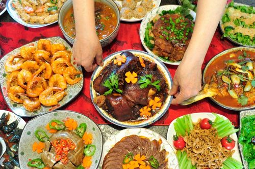 Tranh cãi chuyện dùng đồ nấu sẵn cho cơm tất niên tại Trung Quốc