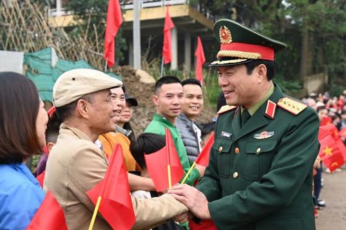 XUÂN BÍNH NGỌ: 'THẦN TỐC' thông xe CẦU PHAO ĐOAN HÙNG bắc qua sông Lô - Công trình mang ý nghĩa đặc biệt