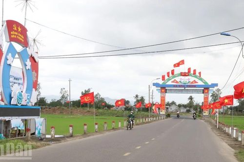 Người dân vùng lũ Đắk Lắk rộn ràng đón Tết trong những ngôi nhà mới