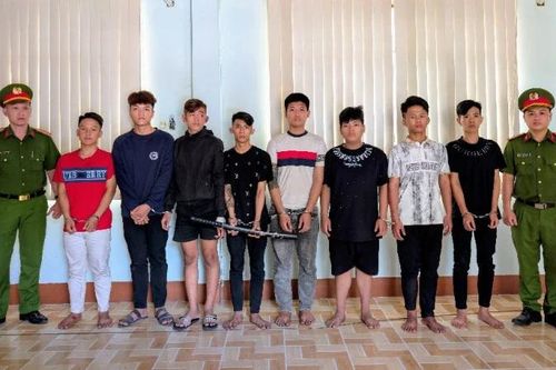 Khởi tố nhóm thanh thiếu niên dùng hung khí chặn đường cướp tài sản
