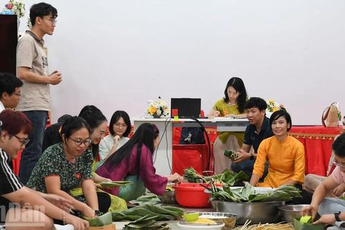 Sắc Xuân Tết Bính Ngọ tại Thái Lan