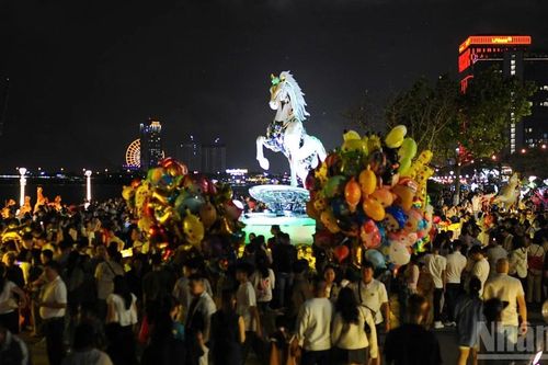 Nhịp sống thành phố Đà Nẵng trước thời khắc giao thừa Tết Bính Ngọ 2026