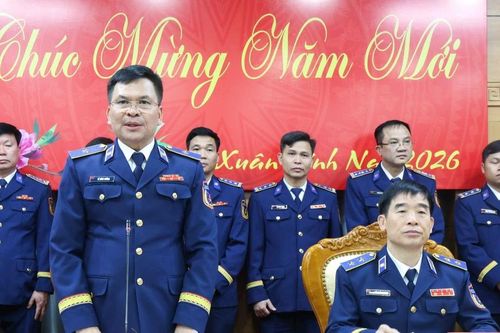 Giao thừa giữa trùng khơi