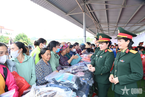 'Xuân đoàn kết - Tết thắm tình quân dân' ở Bắc Ninh