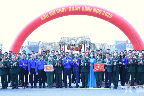 Trung ương Đoàn TNCS Hồ Chí Minh thăm, chúc Tết tuổi trẻ Lữ đoàn 205