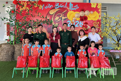 Đón Xuân 'ấm tình quân dân' ở xã Ia Rvê (Đắk Lắk)