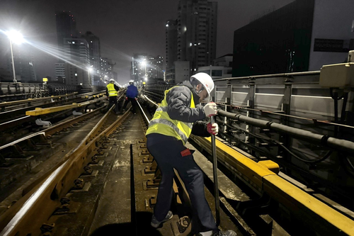 Tết trên đường ray metro Hà Nội