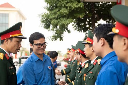 Bí thư thứ nhất Trung ương Đoàn thăm, chúc Tết lực lượng trực chiến