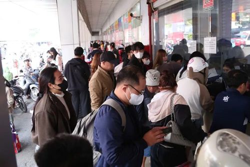 Bến xe, sân bay tại TPHCM đang quá tải