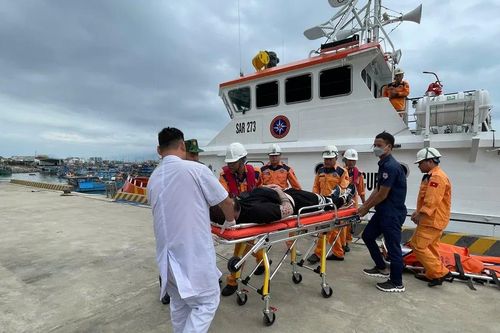 Cứu nạn thuyền viên tàu nước ngoài trên vùng biển Khánh Hòa